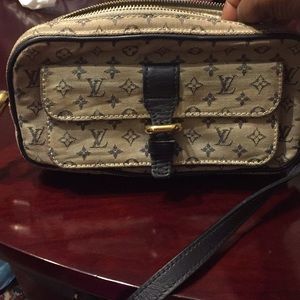 Louis Vuitton Crossbody. Authentic. Used